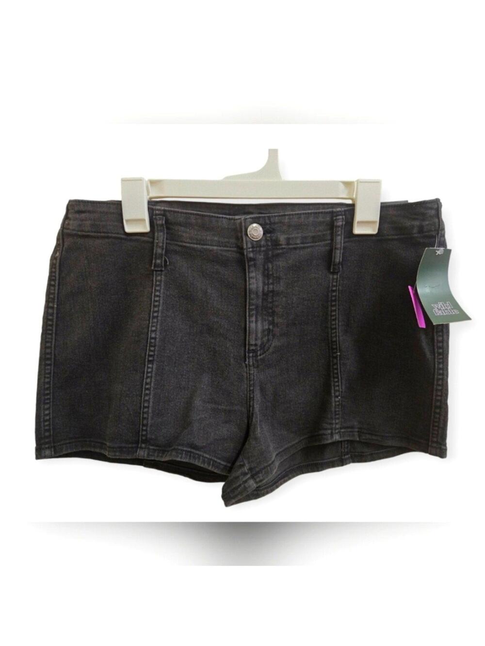 NWT women's size 12 black shorts
